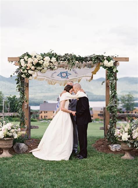 chupa outdoor|35 Stunning Chuppahs from Jewish Weddings .